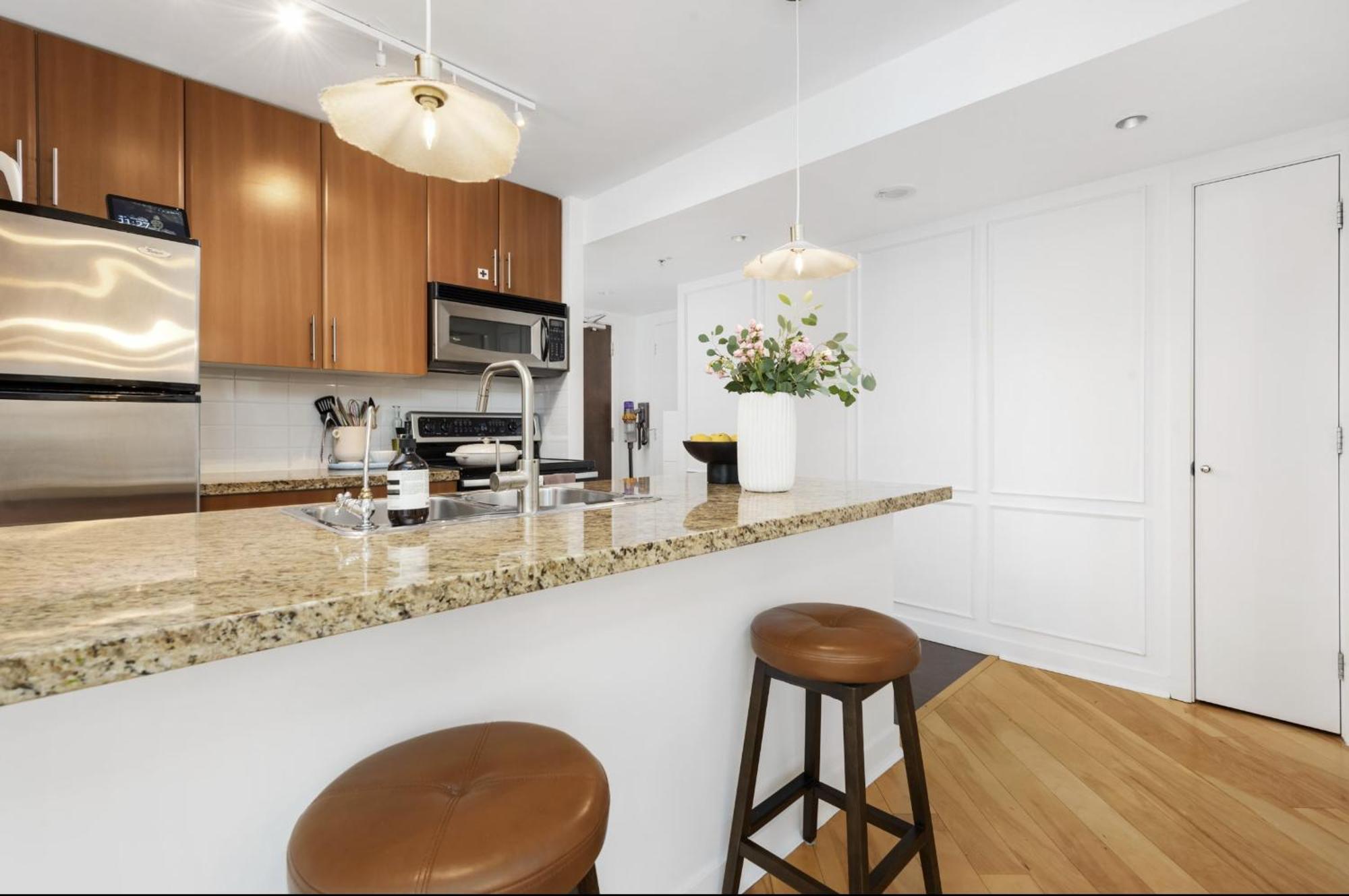 Lovely One-Bedroom Apartment With Pool, Hot Tub, And Gym In The Heart Of Downtown, Skytrain 3Min Away Vancouver Exterior foto